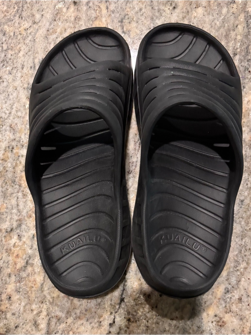 Never worn Men’s Kuailu Slides in black size 12